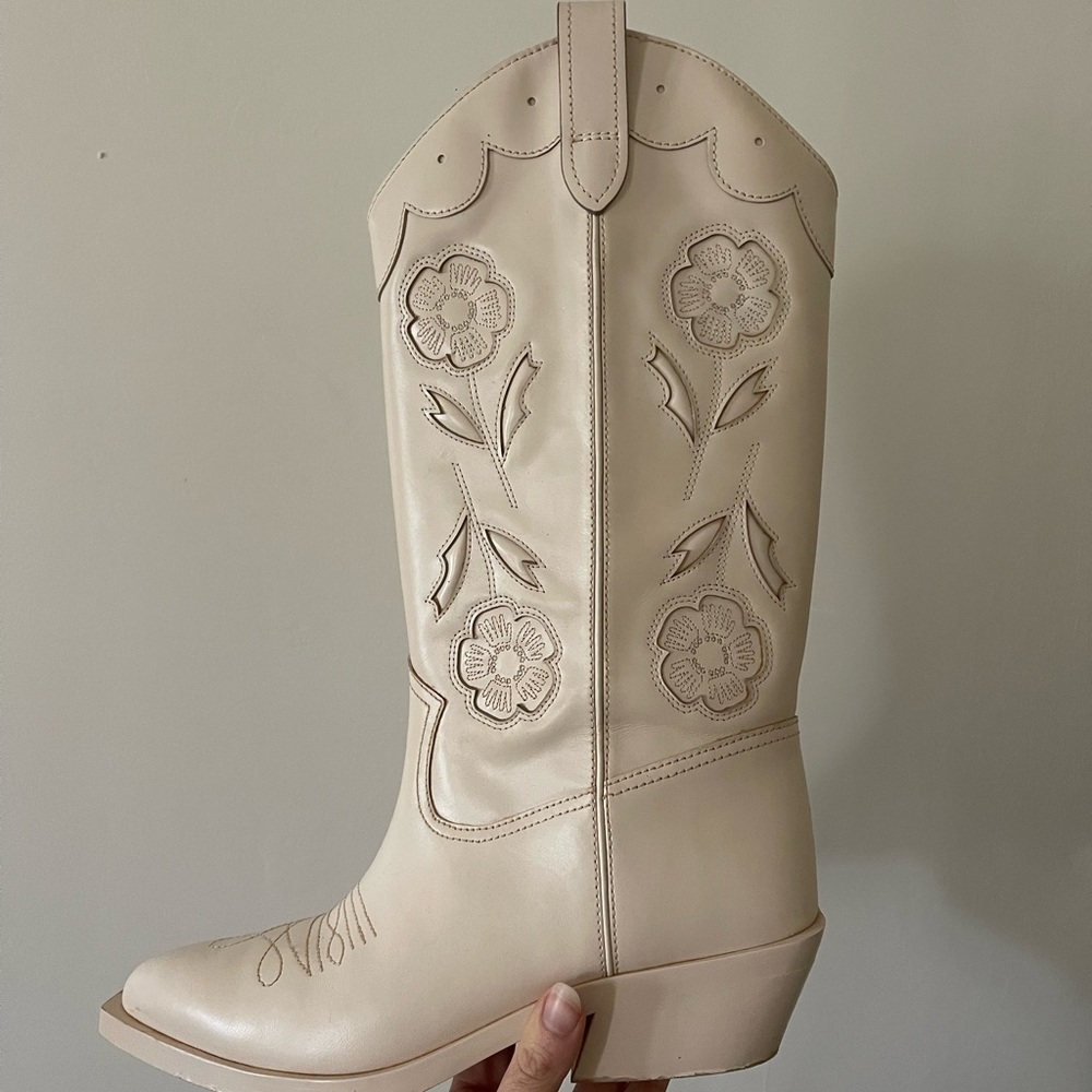 Women's Ivory Floral Embroidered Western Boots - Picture 5 of 8
